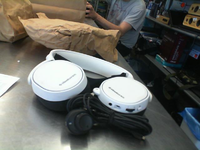 Wired headset with soundcard controller