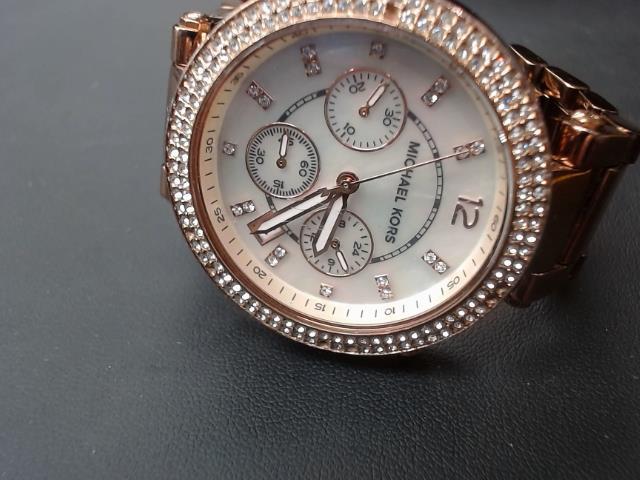 Montre pour femme micheal kors rosee