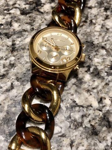 Montre mk couleur gold