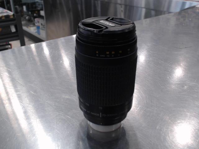 Lens 70-300mm af picot dans une vitre