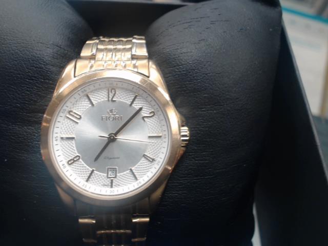 Montre de femme couleur gold av bo