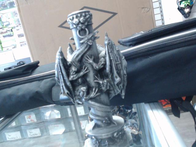 Chandelier gris avec dragon bon tat