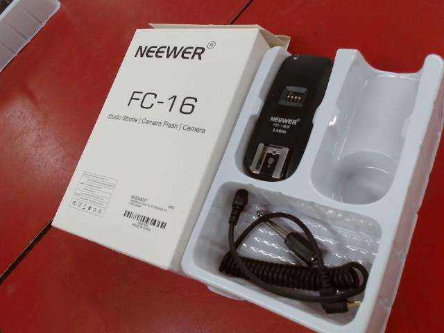 Camera flash probe