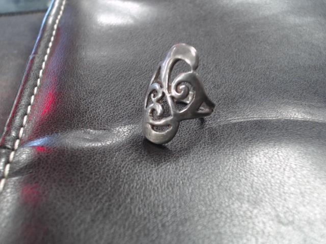 Bague motifs courbe