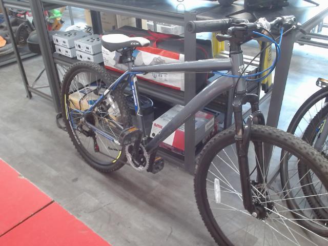 Velo de montagne gris&bleu freins disque
