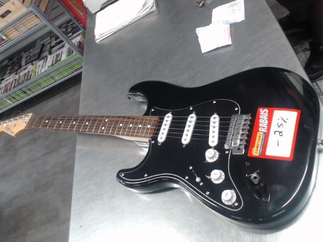 Fender stratocaster made in mexico case