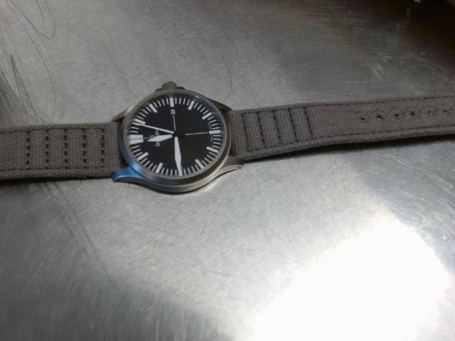 Montre damasko bracelet gris black dial