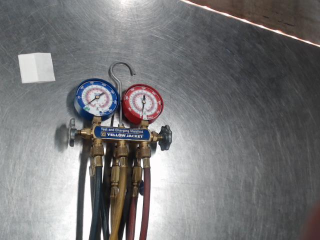 Test and charging manifold