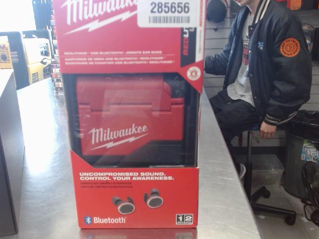 Ecouteur milwaukee dans sa boite