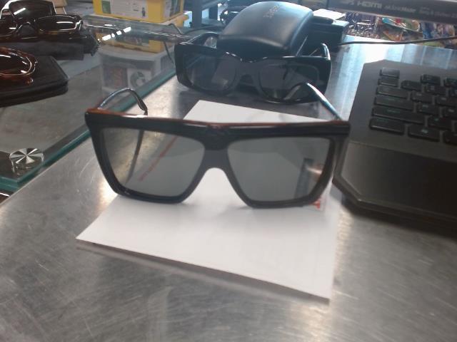 Lunette de solei gucci pour femme +acc
