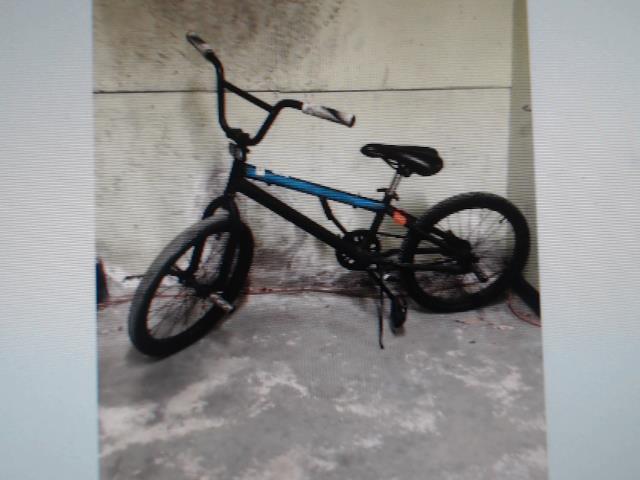 Bmx noire et bleu