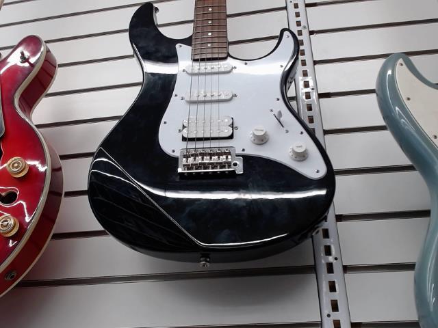 Guitare electrique yamaha pac012