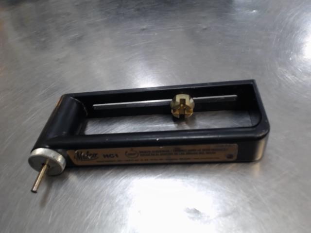 Adjustable hole cutter