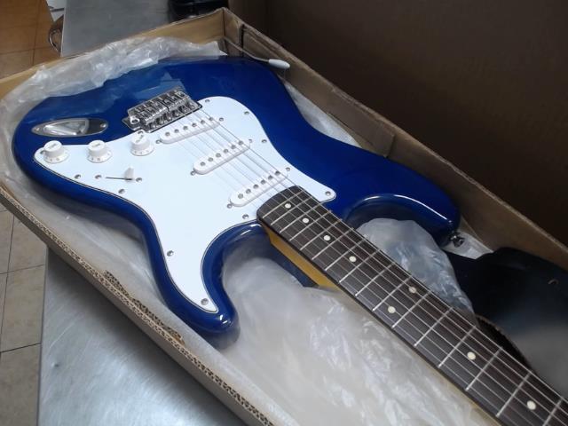 Guitare electrique bleu