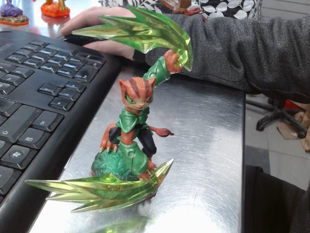 Figurine tuff luck trap team