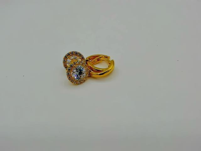BOUCLES D OREILLES EN OR 10KT