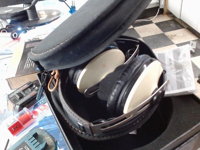 Pair headset musique dans boite