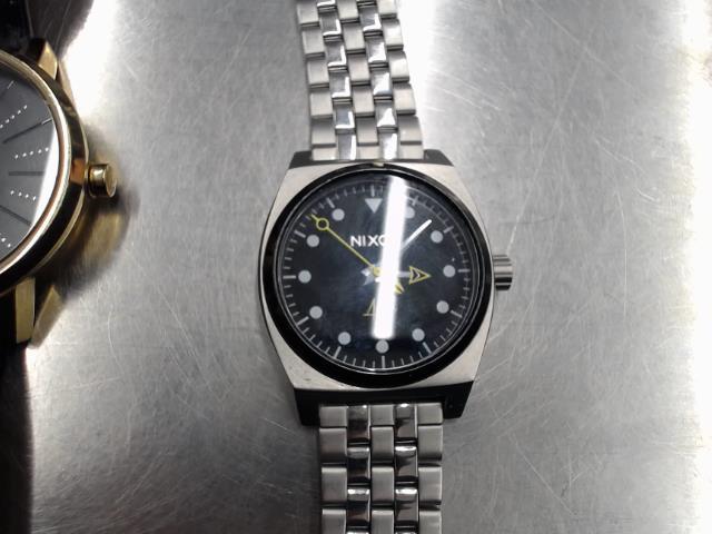 Montre nixon stainless steel