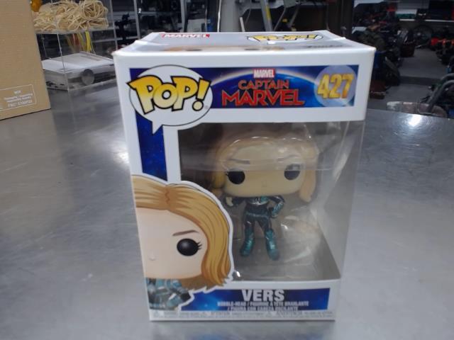 Captain marvel vers funko pop