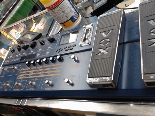 Giant pedalboard vox blue