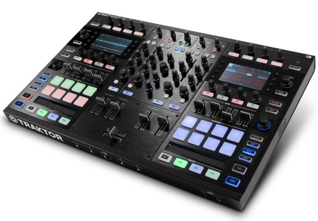 Full-integrated 4-deck traktor controlle