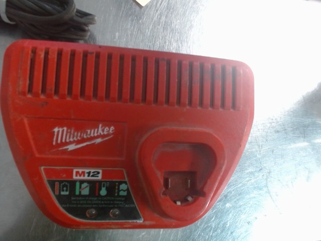 Chargeur m12 milwaukee