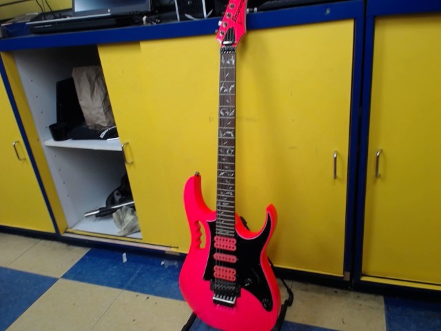Guitare elec rose bonbon