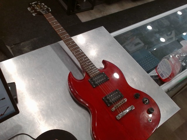 Guitare rouge