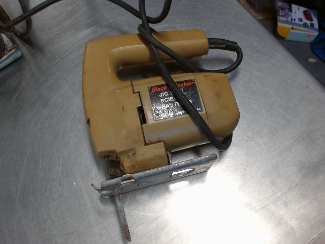 Saw black and decker