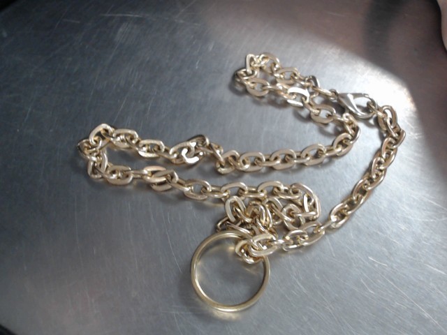Chaine avec bague au bout en stanles