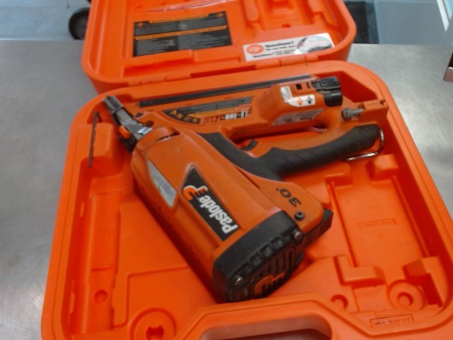 Framing nailer paslode avec batt ds case