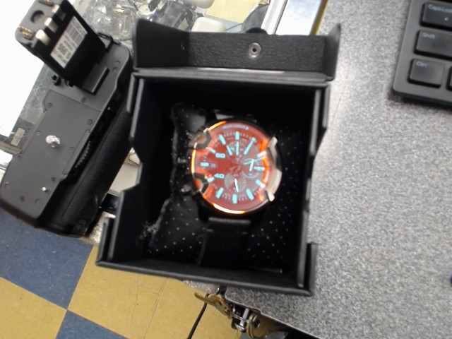 Montre dans ca boite