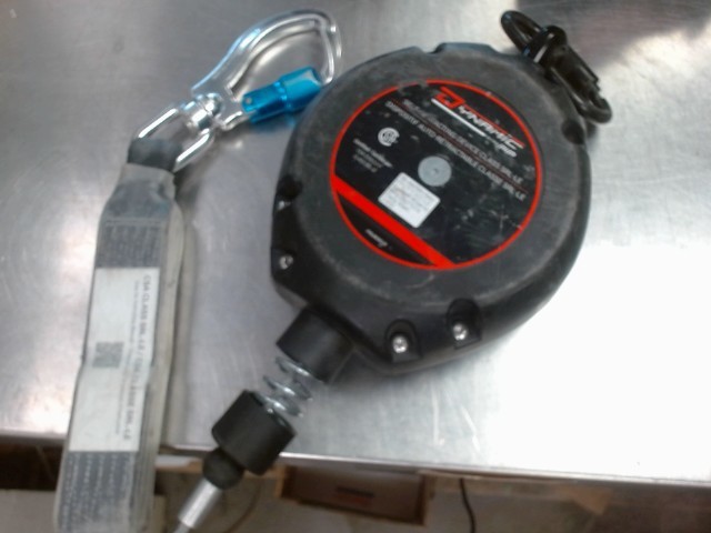 Self retracting device line 30ft 330lbs