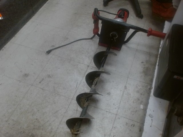 Hole digger ( perceuse de sol)