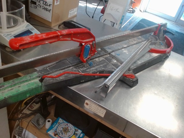 Tile cutter 93x93 monolit