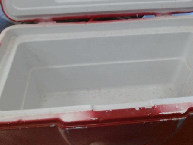 Glassiere rouge avec peinture blanche