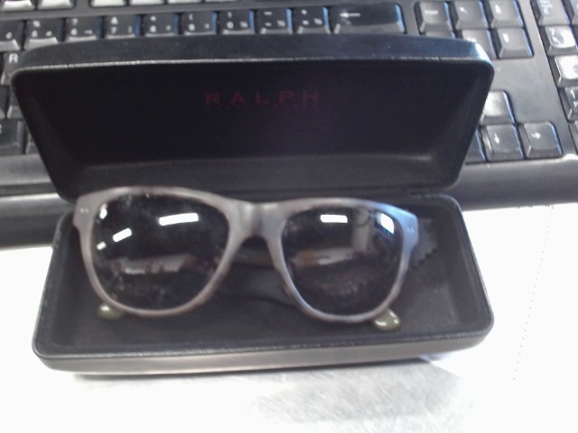Lunette de soleil avec case ralph lauren