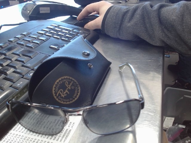 Lunette de soleil + case ray-ban
