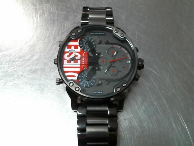 Montre diesel gris avec detail rouge