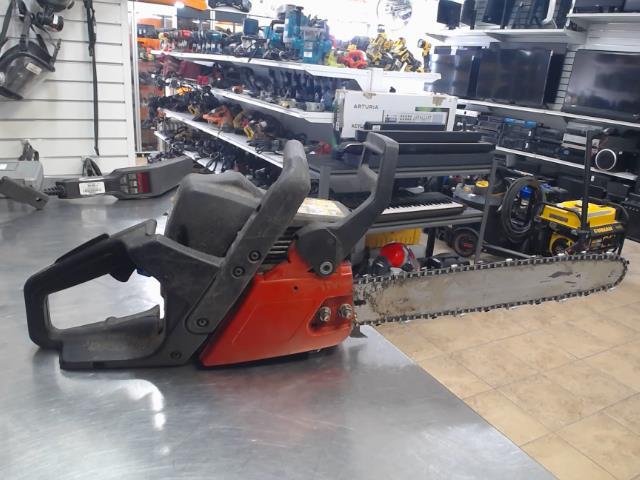 Chainsaw a gaz rouge