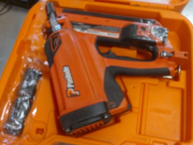 Paslode dans case + 3x batt