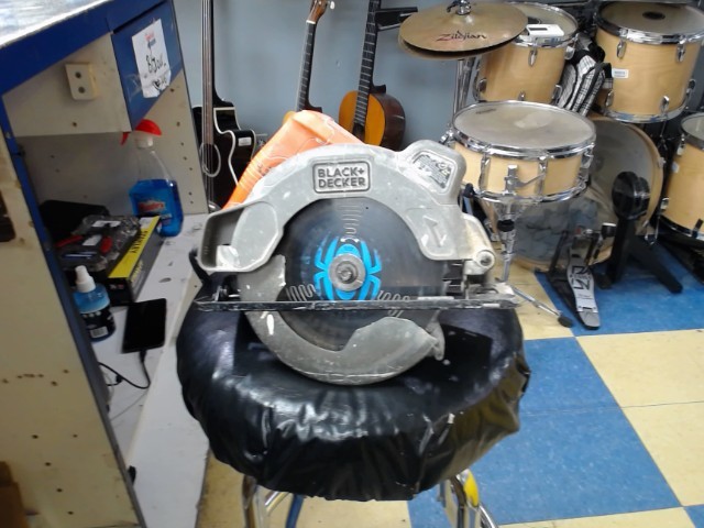Black decker 7 1/4 saw with laser