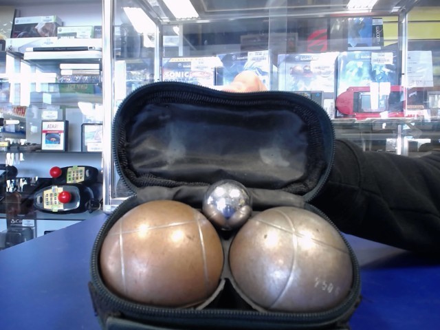 2 boules + cochon dans etui transport