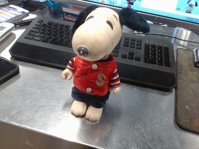 Figurine snoopy varisty jacket