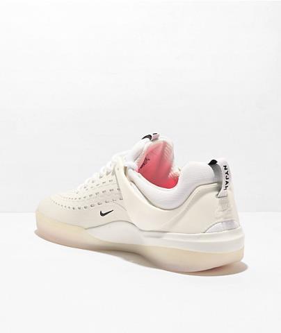 Nike sb zoom nyjah 3 white/pink sneakers