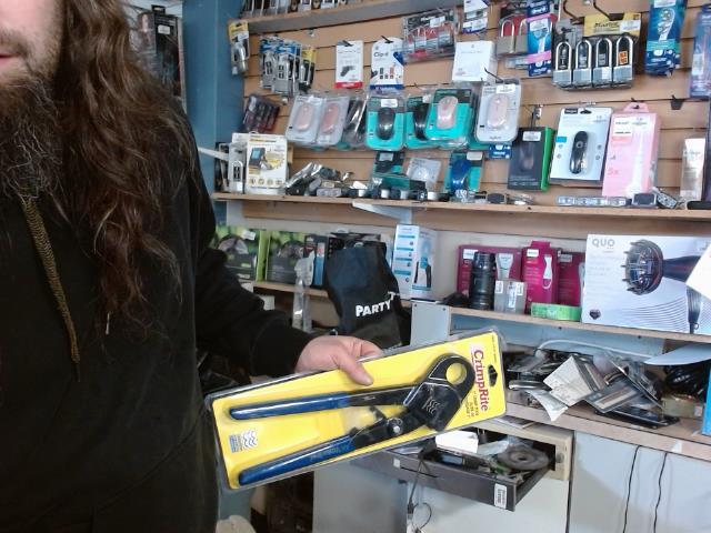 Pince a pex neuf 1''