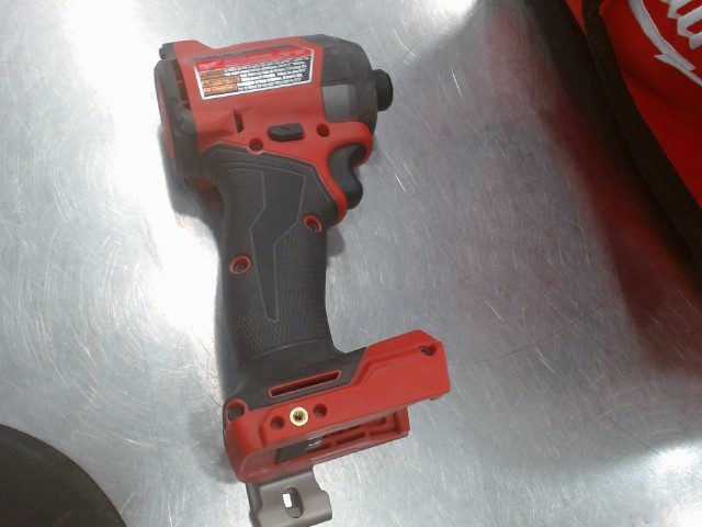 Impact driver 1/4 / sac milwaukee