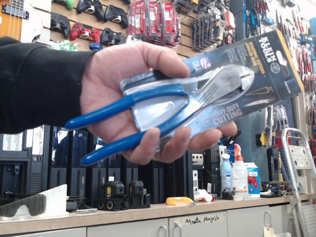 Diagonal cutters angled