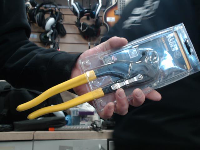 Plier wrench 2 in 1