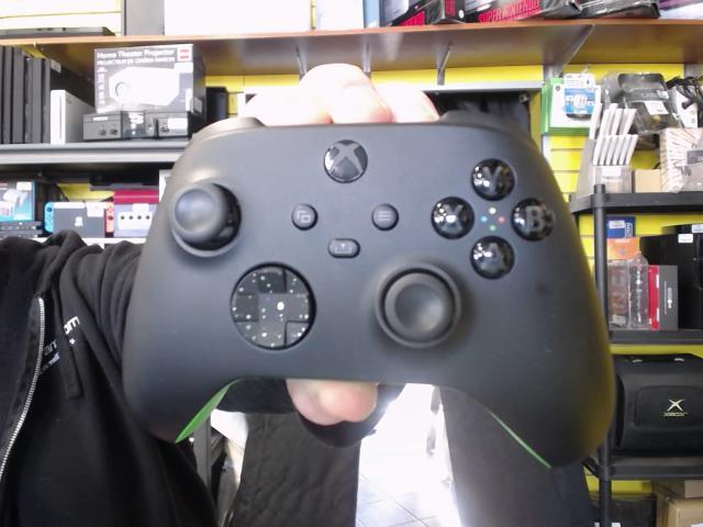 Manette comme neuve avec batt pack